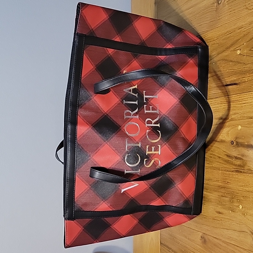 Victoria's Secret limited edition 2021 medium sized buffalo plaid weekender tote